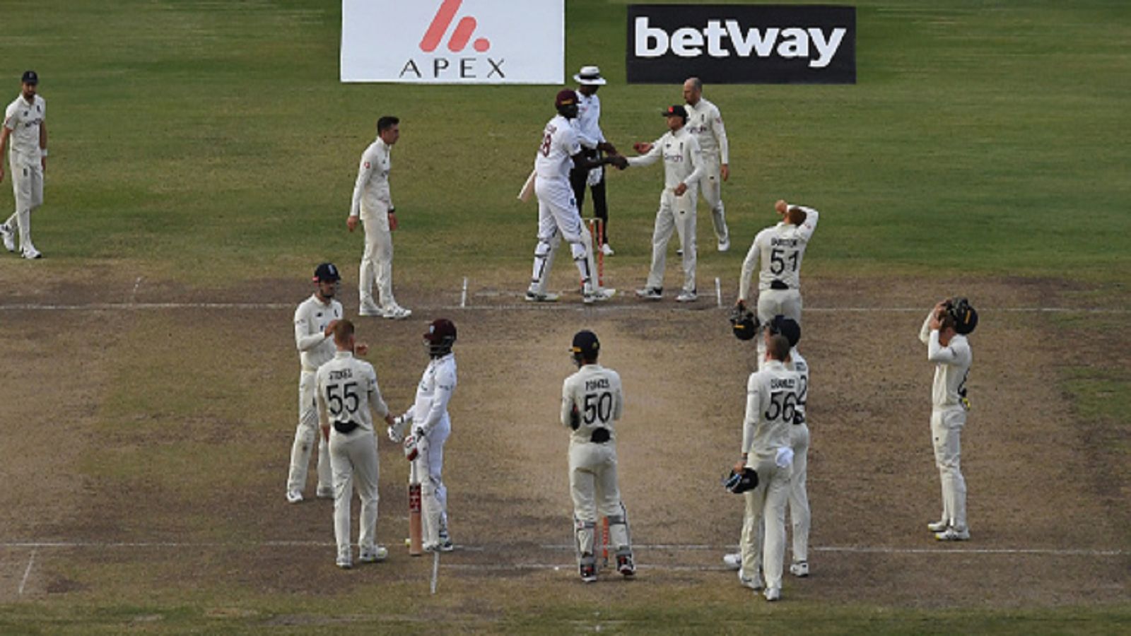 ENG vs WI : 404 ओवर के मैच में लगे 4 शतक फिर भी नहीं निकला नतीजा, वेस्टइंडीज ने इंग्लैंड से खेला ड्रॉ ENG vs WI : 404 ओवर के मैच में लगे 4 शतक फिर भी नहीं निकला नतीजा, वेस्टइंडीज ने इंग्लैंड से खेला ड्रॉ