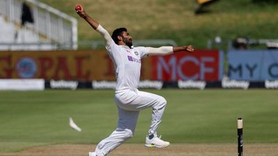 IND vs SL: श्रीलंका के खिलाफ पंजा जड़कर कपिल देव के बराबर पहुंचे बुमराह, हासिल किया ये खास मुकाम SportsTak Hindi