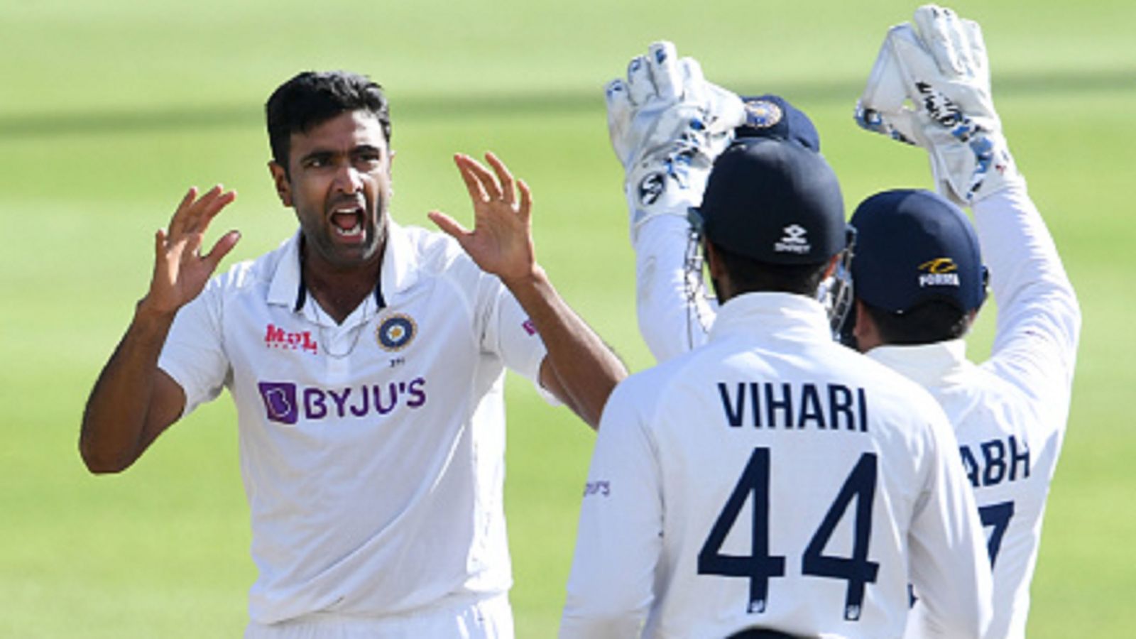 वर्ल्ड टेस्ट चैंपियनशिप में 100 विकेट लेने वाले पहले गेंदबाज बने अश्विन, जानिए प्वाइंट्स टेबल में भारत की स्थिति वर्ल्ड टेस्ट चैंपियनशिप में 100 विकेट लेने वाले पहले गेंदबाज बने अश्विन, जानिए प्वाइंट्स टेबल में भारत की स्थिति
