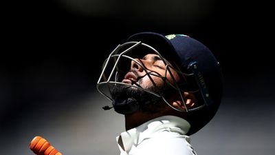 Ind vs SL: पंत के धमाके से धोनी भी छूट गए पीछे, विकेटकीपर ने इस मामले में की गिलक्रिस्ट की भी बराबरी SportsTak Hindi