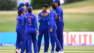 Women's World Cup: इंग्लैंड से मिली हार के बाद भी सेमीफाइनल में कैसे पहुंचेगी टीम इंडिया, जानिए पूरा गणित SportsTak Hindi
