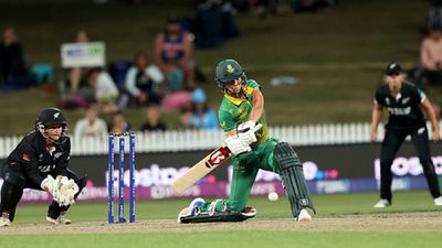 NZw vs SAw : 30 रन पर 6 विकेट गंवाना न्यूजीलैंड को पड़ा भारी, साउथ अफ्रीका ने लगाया जीत का 'चौका' SportsTak Hindi