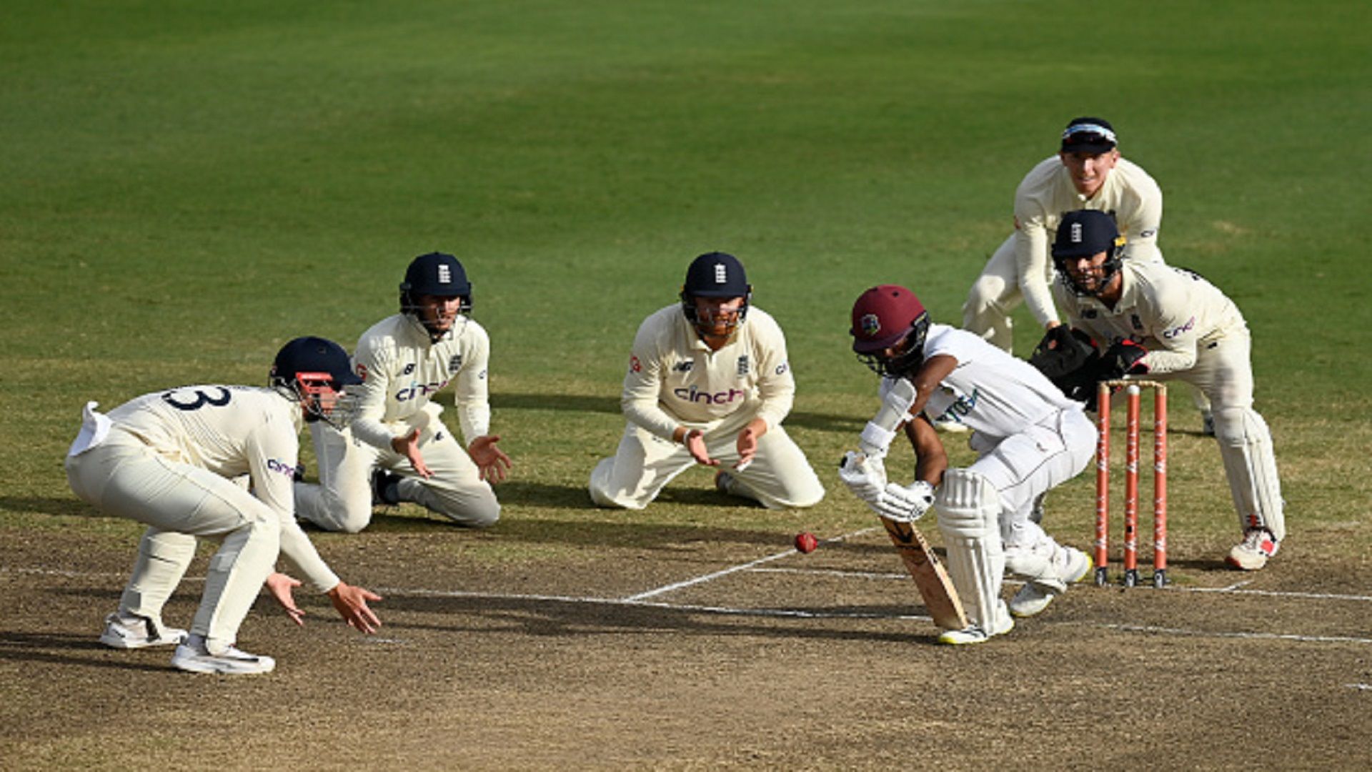 WI vs ENG: ब्रेथवेट से पार नहीं पा सके अंग्रेज, 4 घंटे में 56 रन बनाकर टाली वेस्‍टइंडीज की हार 