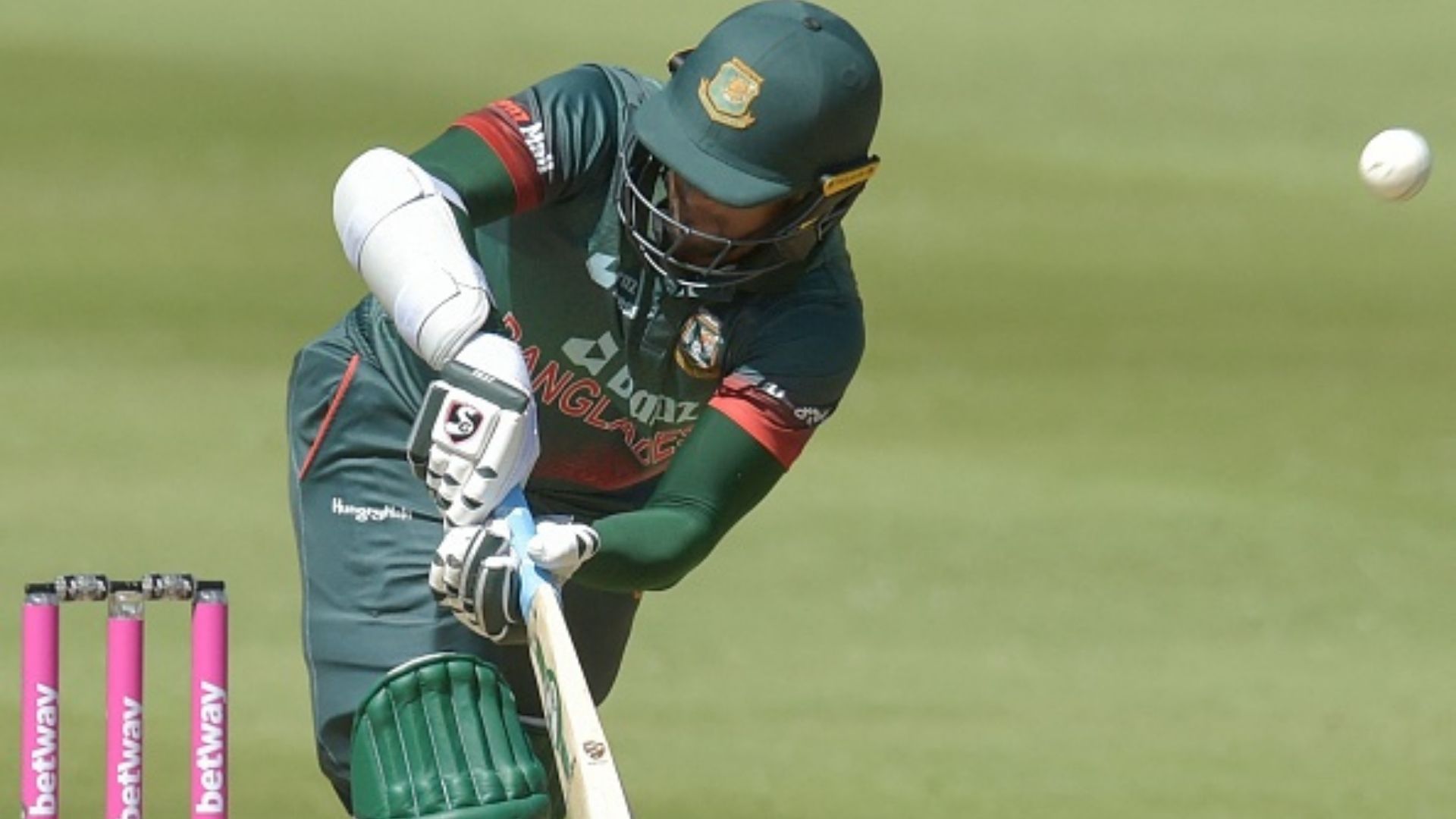 दिग्गज ऑलराउंडर के परिवार के कई सदस्य अस्पताल में भर्ती, सीरीज छोड़कर स्वदेश लौटेगा दिग्गज ऑलराउंडर के परिवार के कई सदस्य अस्पताल में भर्ती, सीरीज छोड़कर स्वदेश लौटेगा