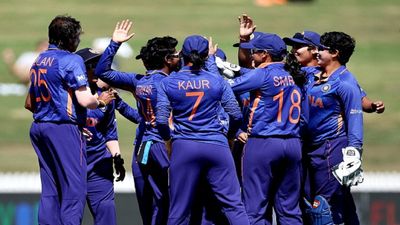 Women's World Cup: सेमीफाइनल के दरवाजे पर भारत, बांग्लादेश को 119 रन पर ढेर कर 110 रन से जीता मैच SportsTak Hindi