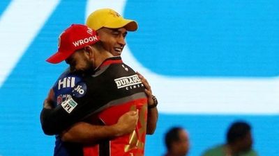 धोनी के CSK की कप्तानी छोड़ने पर विराट कोहली ने लिखा इमोशनल पोस्ट, फैंस को कनेक्ट कर दे डाला बड़ा बयान SportsTak Hindi