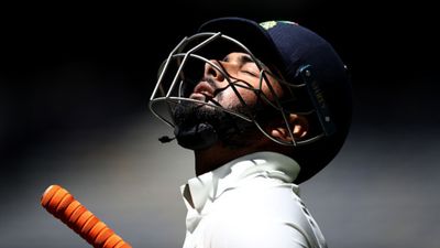 IPL से ठीक पहले ऋषभ पंत हुए इमोशनल, बोले- उन्होंने कहा था कुछ भी हो जाए क्रिकेट खेलते रहना SportsTak Hindi