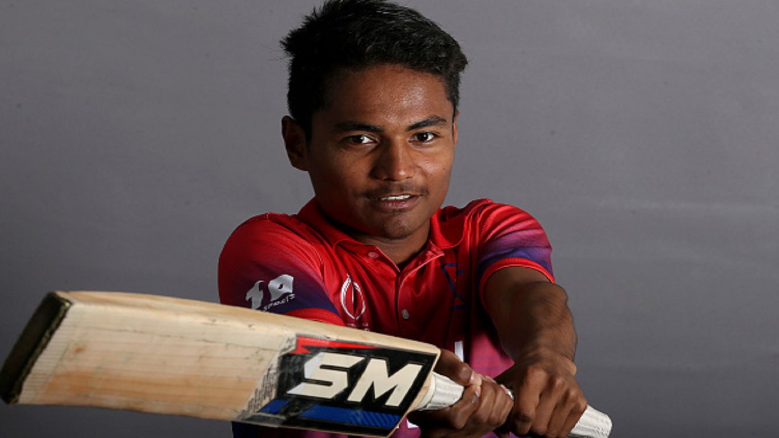 रोहित ने 7 चौकों और 4 छक्कों से जड़ा विस्फोटक शतक, फिर भी आखिरी गेंद पर टीम को मिली हार रोहित ने 7 चौकों और 4 छक्कों से जड़ा विस्फोटक शतक, फिर भी आखिरी गेंद पर टीम को मिली हार