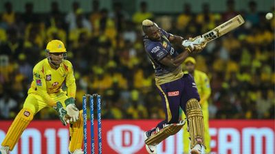 'कौन इतने छक्के मारता है', अपनी विस्फोटक बल्लेबाजी से जब आंद्रे रसेल ने धोनी के उड़ा दिए थे होश SportsTak Hindi