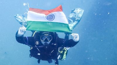 पहले चूमा आसमान, अब नापी समुद्र की गहराई SportsTak Hindi