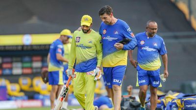 बड़ी खबर: चेन्नई सुपर किंग्स को जोर का झटका, बिना 14 करोड़ी गेंदबाज के खेलने होंगे अभी और मैच SportsTak Hindi