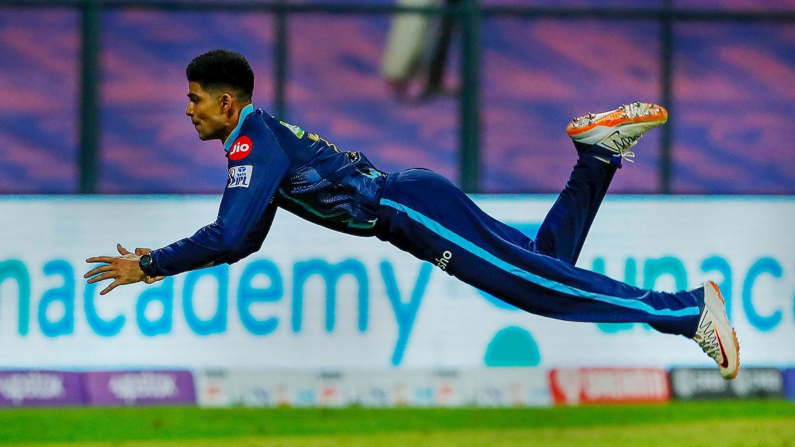 IPL 2022: 'क्या मैं और सचिन ऐसी गलती करते थे', शुभमन गिल की गोल्डन डक पर भड़क उठे वीरेंद्र सहवाग IPL 2022: 'क्या मैं और सचिन ऐसी गलती करते थे', शुभमन गिल की गोल्डन डक पर भड़क उठे वीरेंद्र सहवाग