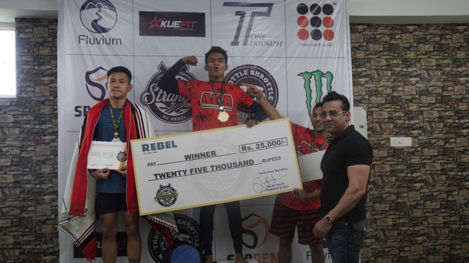 स्ट्रैंगल ओपन ग्रैपलिंग टूर्नामेंट में हुई रोचक जंग, मोनिका, अथर्व और रवि ने मारी बाजी  स्ट्रैंगल ओपन ग्रैपलिंग टूर्नामेंट में हुई रोचक जंग, मोनिका, अथर्व और रवि ने मारी बाजी