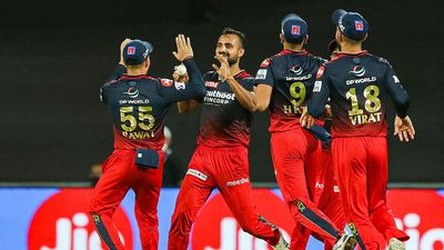 IPL 2022: कौन हैं आकाश दीप जिन्होंने हसरंगा के साथ मिलकर डुबो दी KKR की नैया SportsTak Hindi