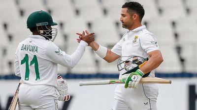 SA vs Ban : बावुमा और एल्गर की पारियों से पहले दिन बांग्लादेश पर साउथ अफ्रीका ने बनाई पकड़ SportsTak Hindi