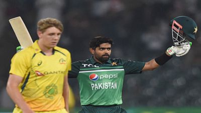 AUS vs PAK : 40 साल बाद पाकिस्तान ने ऑस्ट्रेलिया को घर में रौंदा, बाबर के धमाकेदार शतक से जीती पहली सीरीज SportsTak Hindi