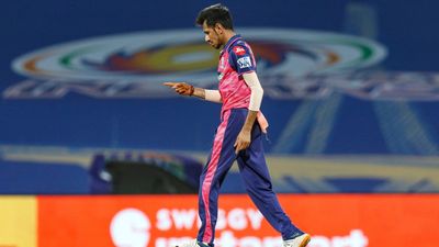 IPL 2022: करुण नायर की एक गलती ने चूर-चूर कर दिया चहल का सपना, MI के खिलाफ कर सकते थे बड़ा कारनामा SportsTak Hindi