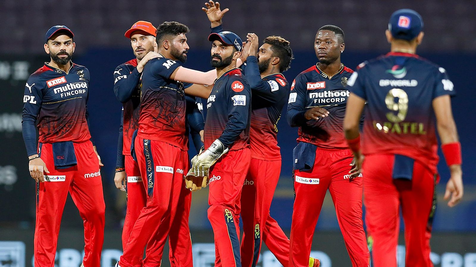 IPL 2022: फाफ-विराट की टीम से जुड़ा 20 लाख रुपये का बल्लेबाज, घरेलू मैचों में मचा चुका है धमाल IPL 2022: फाफ-विराट की टीम से जुड़ा 20 लाख रुपये का बल्लेबाज, घरेलू मैचों में मचा चुका है धमाल