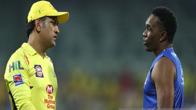 धोनी ने कैच लेने के बाद खुद ही थर्ड अंपायर का इशारा कर वाहवाही लूटी तो आउट होने के बाद भी नहीं छोड़ी क्रीज, जानिए पूरा मामला SportsTak Hindi