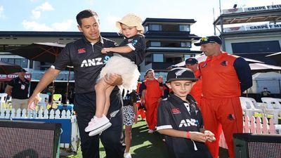 रोस टेलर ने अंतरराष्ट्रीय क्रिकेट से लिया संन्यास, 16 साल के करियर की आखिरी पारी में बनाए इतने रन SportsTak Hindi