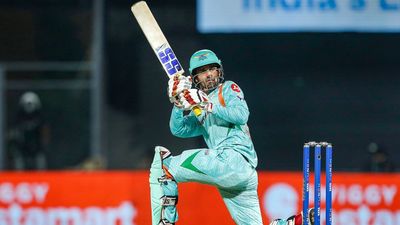 IPL 2022: 4,4,4,6...151 kmph की रफ्तार से फेंकने वाला भारतीय गेंदबाज हुआ फेल, हुड्डा ने कर डाली जमकर धुनाई SportsTak Hindi