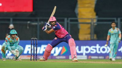 ताबड़तोड़ पारी खेल रहे अश्विन को बीच मैच से वापस बुलाया, IPL के 15 साल के इतिहास में पहली बार हुआ ऐसा SportsTak Hindi