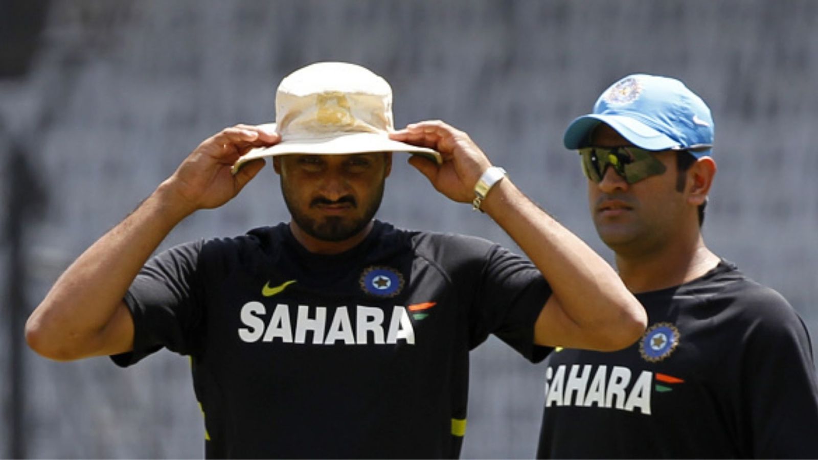 'बाकी 10 वहां लस्सी पीने गए थे', धोनी को वर्ल्ड कप जीत का श्रेय देने पर फिर भड़के हरभजन सिंह 'बाकी 10 वहां लस्सी पीने गए थे', धोनी को वर्ल्ड कप जीत का श्रेय देने पर फिर भड़के हरभजन सिंह