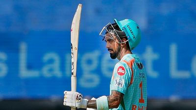 IPL 2022: शतक लगाने और मैच जीतने के बाद भी कम नहीं हुई केएल राहुल की गलती, भुगतनी पड़ी ये सजा SportsTak Hindi