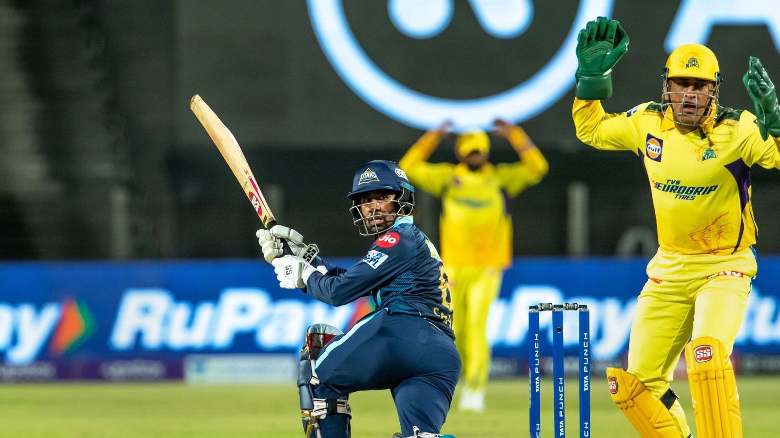 IPL 2022: बीच मैच में शिवम दुबे से हुई गलती तो भड़क उठे ब्रावो और जडेजा, गुस्से में आकर... IPL 2022: बीच मैच में शिवम दुबे से हुई गलती तो भड़क उठे ब्रावो और जडेजा, गुस्से में आकर...