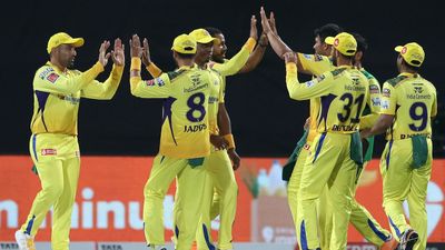 'धोनी की टीम इस तरह से नहीं हारती थी', दिग्गज ने जडेजा की कप्तानी पर उठाए सवाल SportsTak Hindi