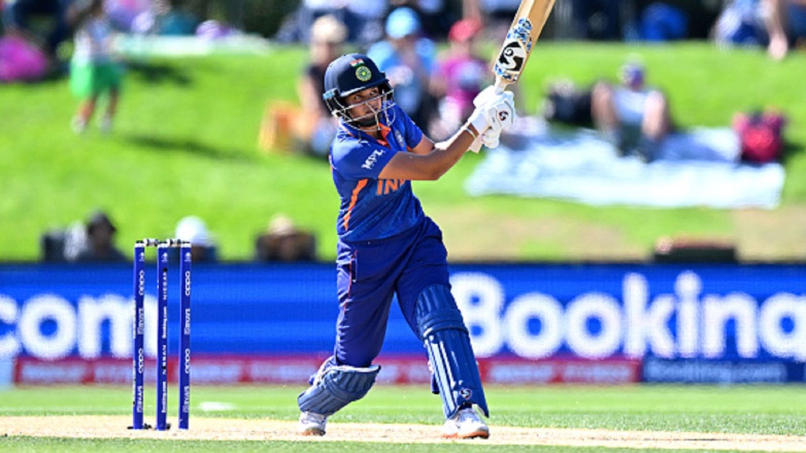 शेफाली वर्मा ने सिर्फ 23 गेंदों पर ठोके 50 रन, ताबड़तोड़ 64 रन जड़ने वाली हरमनप्रीत की टीम को दी मात शेफाली वर्मा ने सिर्फ 23 गेंदों पर ठोके 50 रन, ताबड़तोड़ 64 रन जड़ने वाली हरमनप्रीत की टीम को दी मात