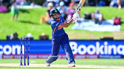 शेफाली वर्मा ने सिर्फ 23 गेंदों पर ठोके 50 रन, ताबड़तोड़ 64 रन जड़ने वाली हरमनप्रीत की टीम को दी मात SportsTak Hindi