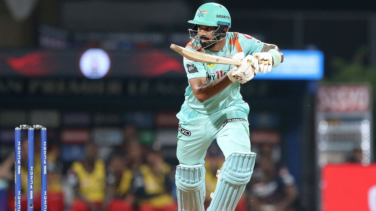 IPL 2022: मुंबई के खिलाफ आग उगलता है केएल राहुल का बल्ला, इन रिकॉर्डों पर लगा दिया मुहर IPL 2022: मुंबई के खिलाफ आग उगलता है केएल राहुल का बल्ला, इन रिकॉर्डों पर लगा दिया मुहर