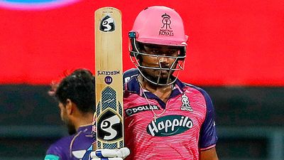 संजू सैमसन ने ड्रेसिंग रूम में बैट फेंका और बाहर भाग गए, क्रिकेट छोड़ने का कर लिया था फैसला SportsTak Hindi