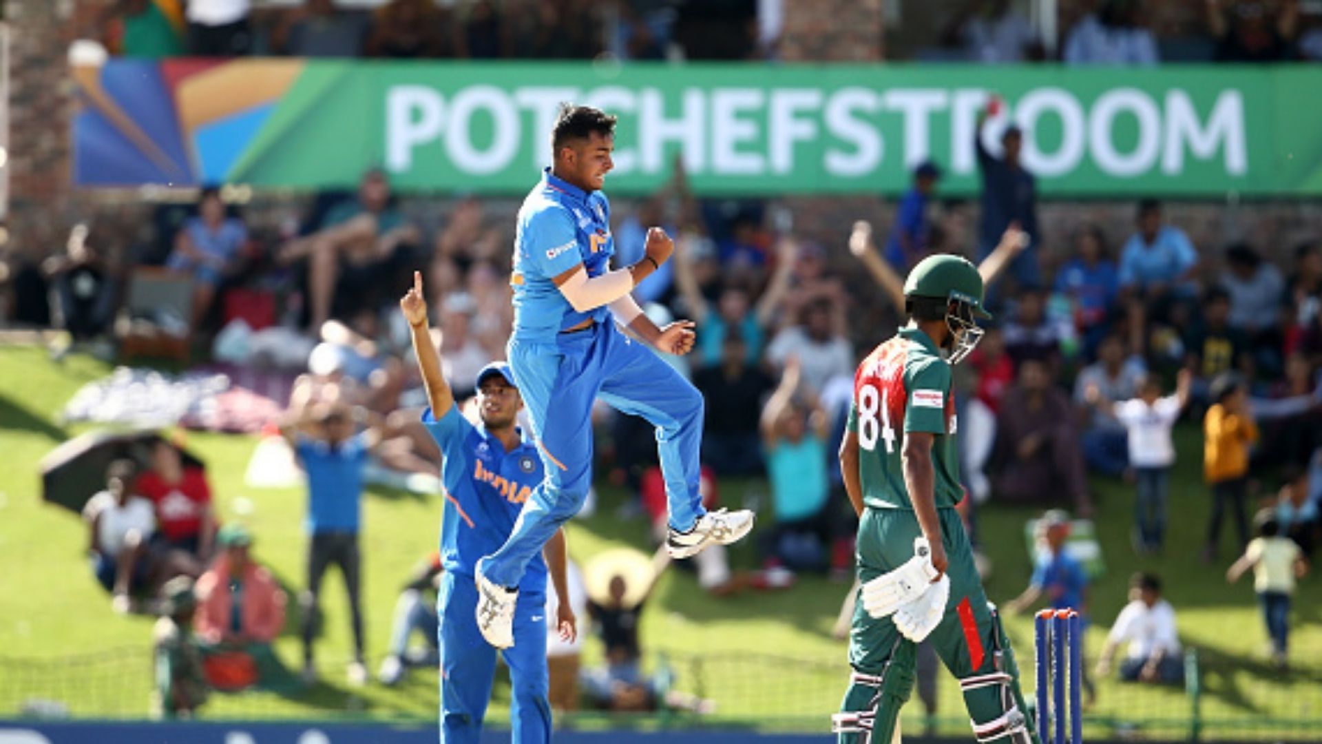 IPL 2022: SRH को बड़ा झटका, गेंदबाज हुआ पूरा टूर्नामेंट से बाहर, द्रविड़ को गुरू मानने वाले युवा खिलाड़ी की टीम में एंट्री