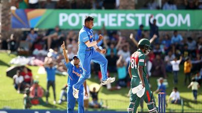 IPL 2022: SRH को बड़ा झटका, गेंदबाज हुआ पूरा टूर्नामेंट से बाहर, द्रविड़ को गुरू मानने वाले युवा खिलाड़ी की टीम में एंट्री SportsTak Hindi