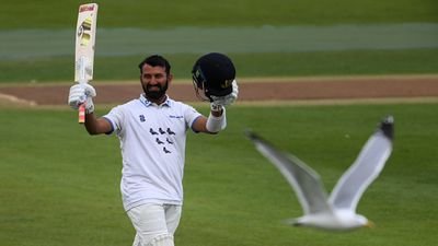 3 साल सेंचुरी को तरसे, अब 4 मैचों में ही 4 शतक जड़कर पुजारा के रन बरसे, पाकिस्तानी गेंदबाज के भी छुड़ाए छक्के SportsTak Hindi