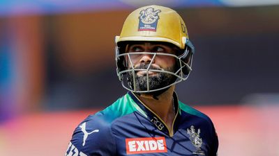 फॉर्म पर सवाल उठाने वालों पर विराट का करारा प्रहार, कहा- 'मेरी जिंदगी जी कर देखो तब पता चलेगा' SportsTak Hindi