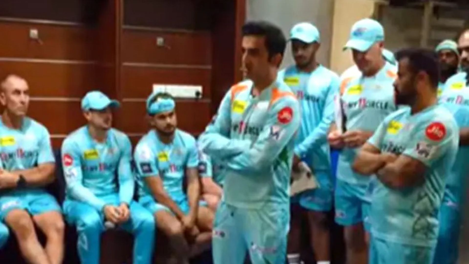 LSG vs GT: लखनऊ सुपर जायंट्स की हार पर भड़के गौतम गंभीर, मैच के बाद खिलाड़ियों को लगाई जमकर डांट