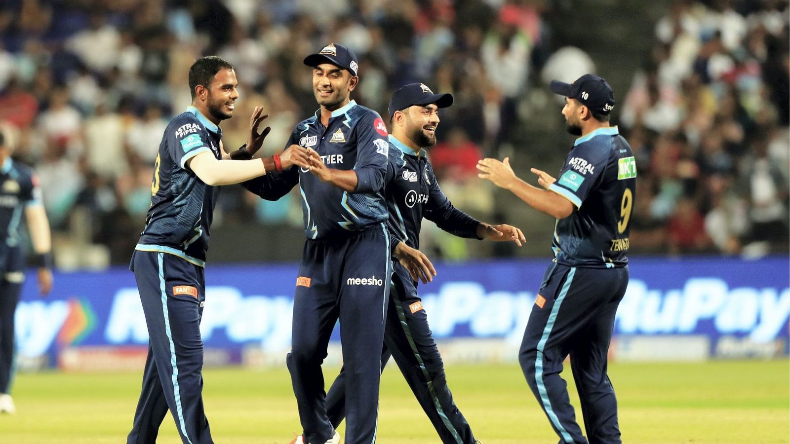 IPL 2022 Top 10 Bowlers : अफगानी स्पिनर का धमाल, पहली बार  टॉप 10 में हुई एंट्री, चहल के करीब हसरंगा IPL 2022 Top 10 Bowlers : अफगानी स्पिनर का धमाल, पहली बार  टॉप 10 में हुई एंट्री, चहल के करीब हसरंगा