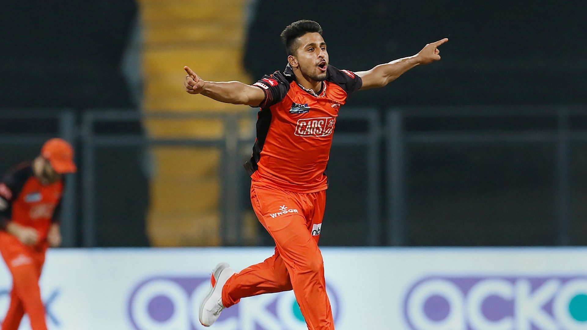 IPL 2022 : 1 गेंद में 9 रन देकर उमरान पहले हुए शर्मसार फिर बुमराह का रिकॉर्ड तोड़ रच डाला इतिहास