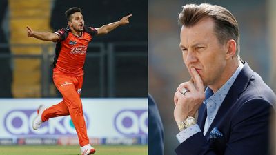 ब्रेट ली का उमरान मलिक पर बड़ा बयान, कहा-140 की रफ्तार से गेंद फेंकने के लिए मरते हैं गेंदबाज, लेकिन ये खिलाड़ी... SportsTak Hindi