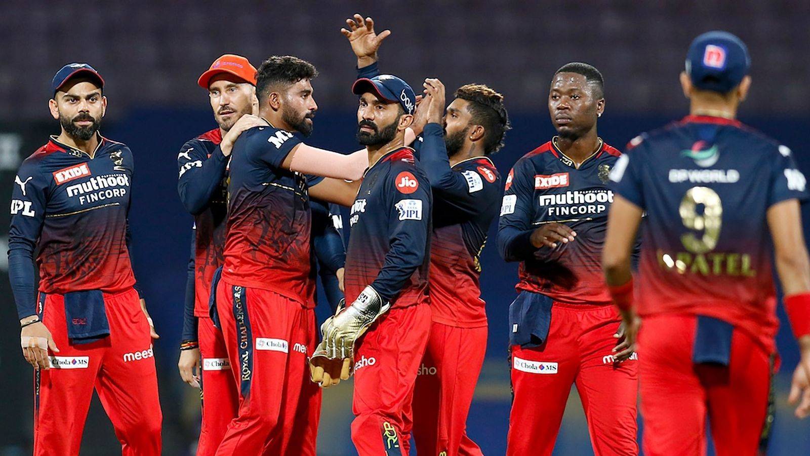 IPL 2022 Playoff : टॉप-2 हुए बुक और बचे हुए दो स्थानों के लिए इन 5 टीमों में 'जंग', जानिए प्लेऑफ के समीकरण IPL 2022 Playoff : टॉप-2 हुए बुक और बचे हुए दो स्थानों के लिए इन 5 टीमों में 'जंग', जानिए प्लेऑफ के समीकरण