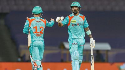 IPL Top 10 Batters: बटलर के करीब पहुंचे राहुल- डि कॉक, 76 रन की पारी खेल 10वें पायदान पर त्रिपाठी SportsTak Hindi