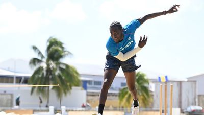 IPL 2022: मुंबई इंडियंस और इंग्लैंड को तगड़ा झटका, जोफ्रा आर्चर पूरे घरेलू सीजन के लिए बाहर SportsTak Hindi