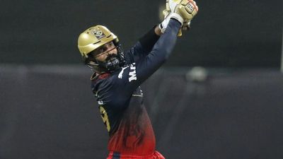 MI vs DC मुकाबले से पहले वायरल हुआ दिनेश कार्तिक का ट्वीट, फोटो पोस्ट कर दिल्ली कैपिटल्स के उड़ाए होश SportsTak Hindi