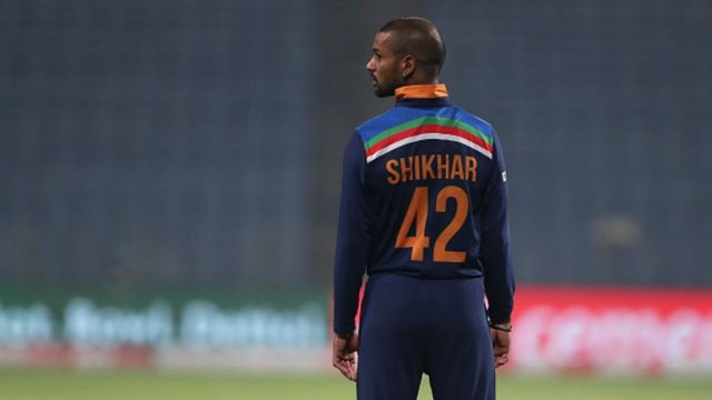 शिखर धवन को टीम इंडिया में नहीं मिली जगह, रनों का अंबार लगाने पर भी अनदेखी शिखर धवन को टीम इंडिया में नहीं मिली जगह, रनों का अंबार लगाने पर भी अनदेखी