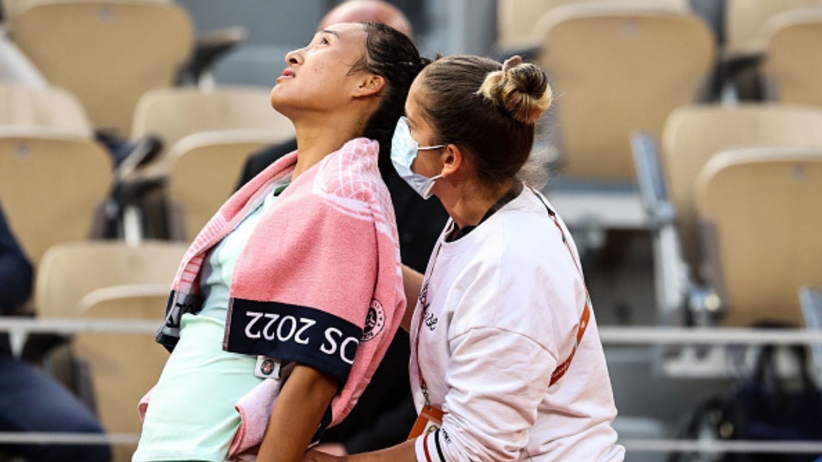 French Open: मेंस्ट्रुअल क्रैंप की वजह से झेंग का फ्रेंच ओपन का सपना टूटा, हार के बाद बोलीं, 'काश मै आदमी बन सकती' French Open: मेंस्ट्रुअल क्रैंप की वजह से झेंग का फ्रेंच ओपन का सपना टूटा, हार के बाद बोलीं, 'काश मै आदमी बन सकती'