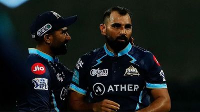 IPL 2022: मोहम्मद शमी ने बैटिंग में बनाया अजीबोगरीब रिकॉर्ड, तोड़ना होगा मुश्किल SportsTak Hindi