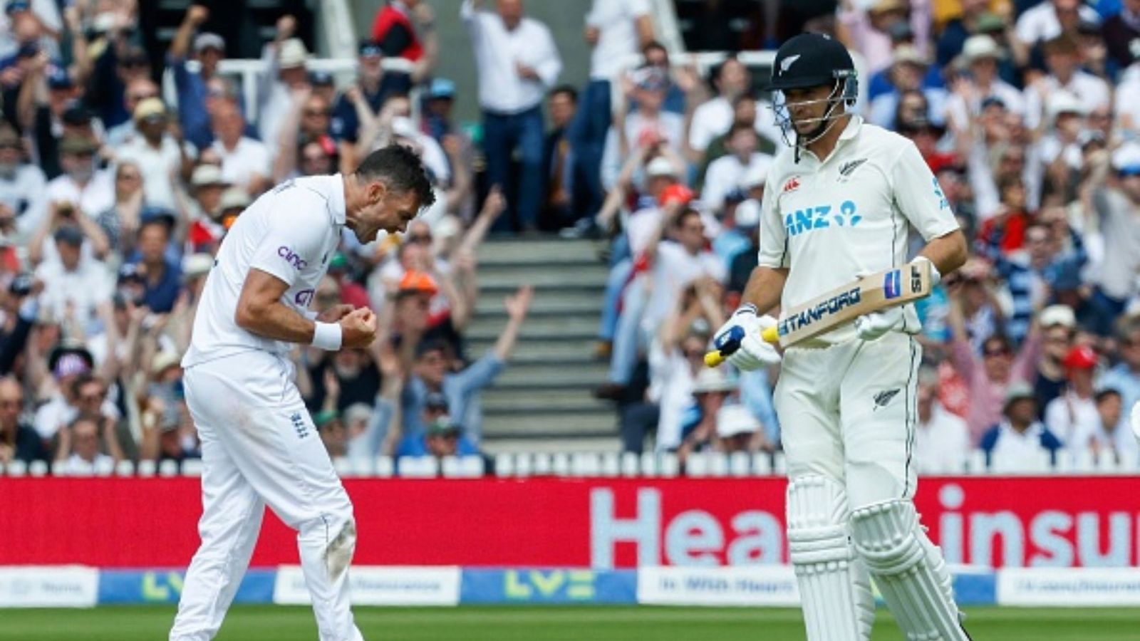 ENG vs NZ: लॉर्ड्स पर डूबी कीवियों की नैया, 132 पर ढेर पूरी टीम, डेब्यू में छाए मैटी वहीं एंडरसन ने रचा नया इतिहास ENG vs NZ: लॉर्ड्स पर डूबी कीवियों की नैया, 132 पर ढेर पूरी टीम, डेब्यू में छाए मैटी वहीं एंडरसन ने रचा नया इतिहास